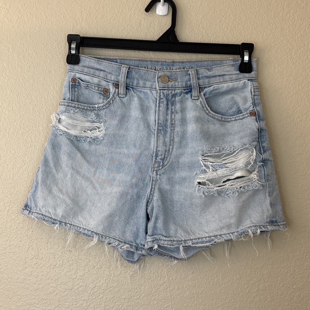 American Eagle Womens High Rise Strigid Distressed Light Wash Denim Shorts, Sz 2